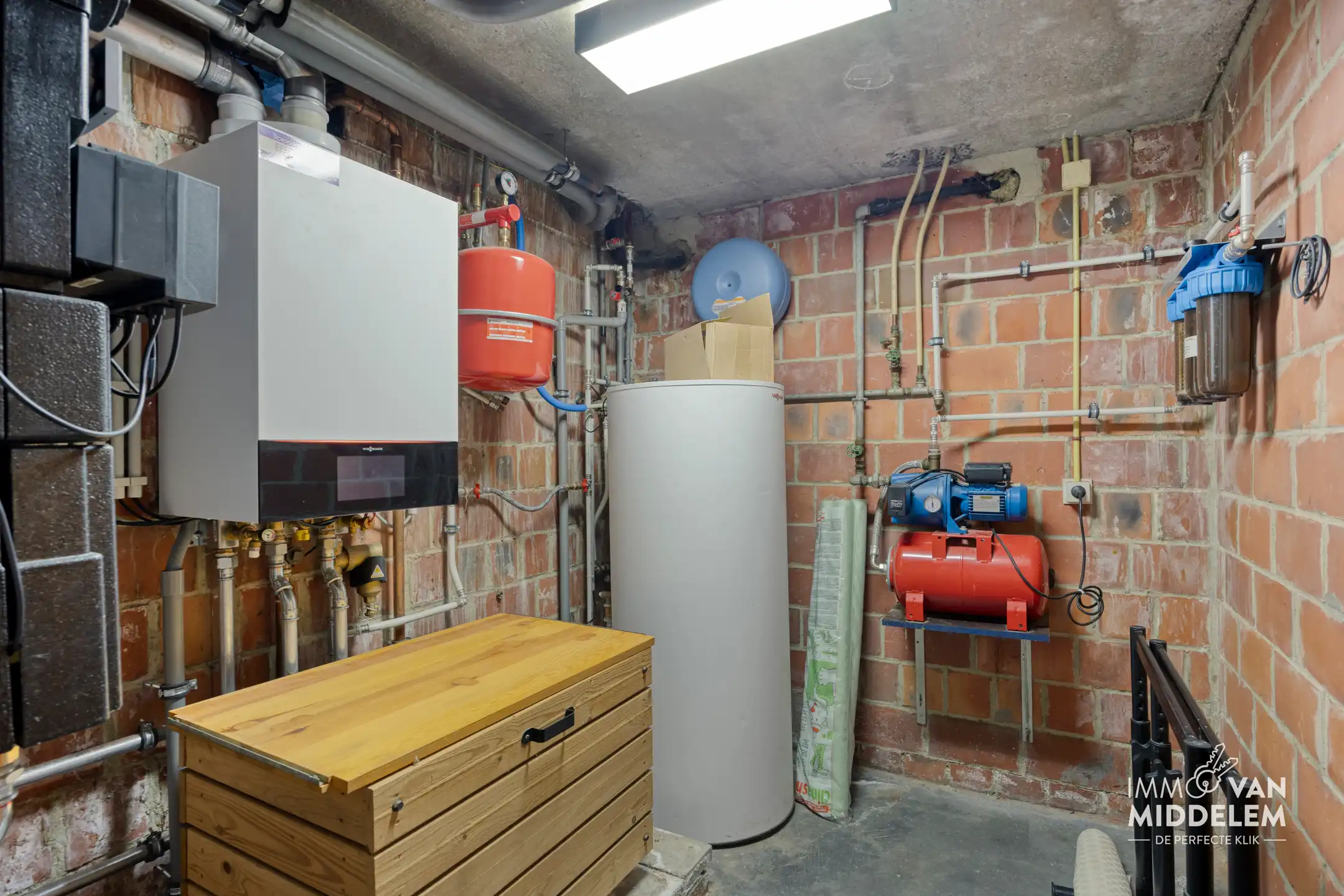 RUIME VILLA MET 4 KAMERS, GARAGE EN PRACHTIG AANGELEGDE TUIN foto 21