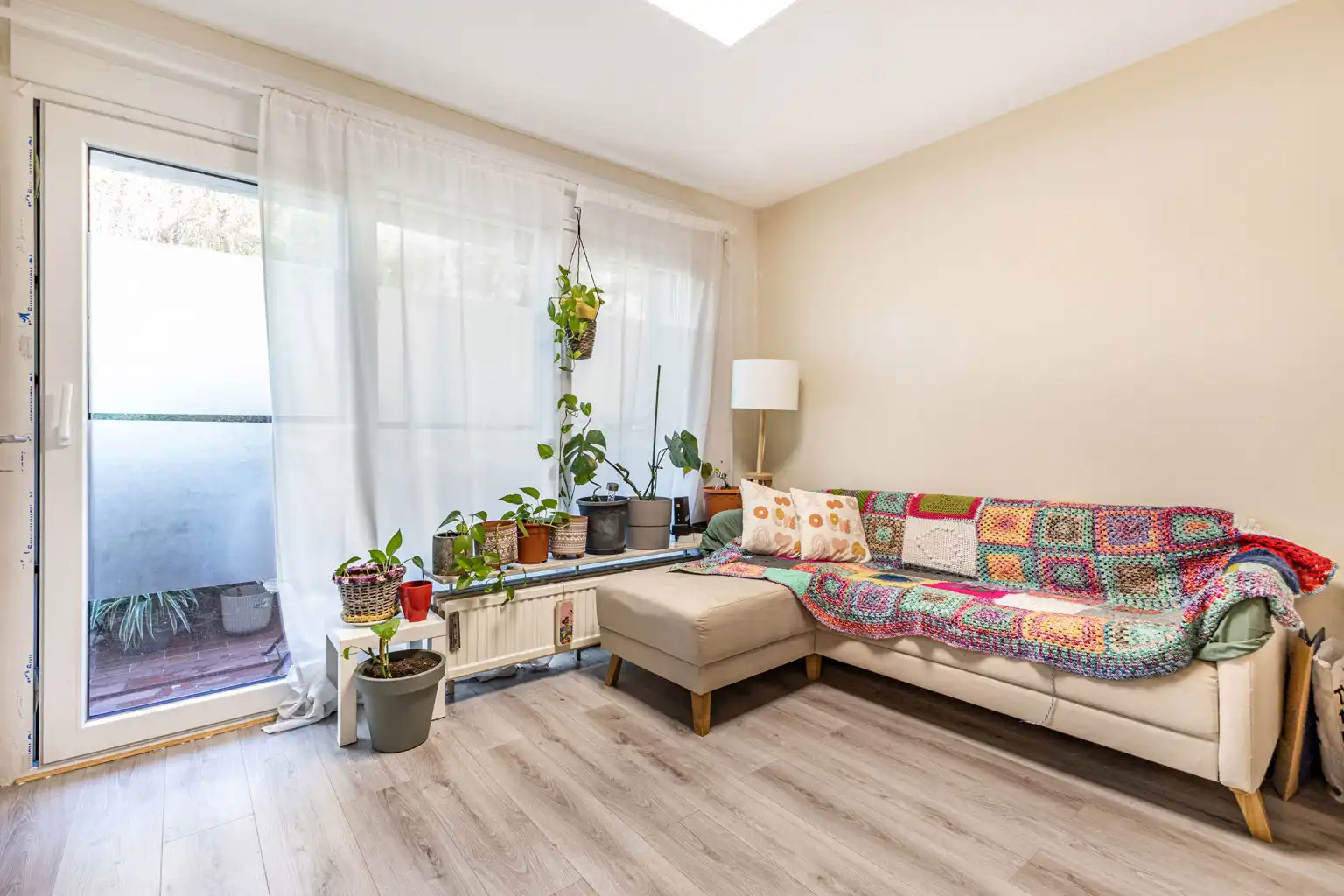 Studio op glvls met balkon en kelder foto 6
