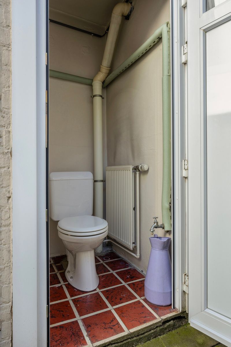 Handelshuis, ingedeeld als commerciële ruimte + appartement foto 10