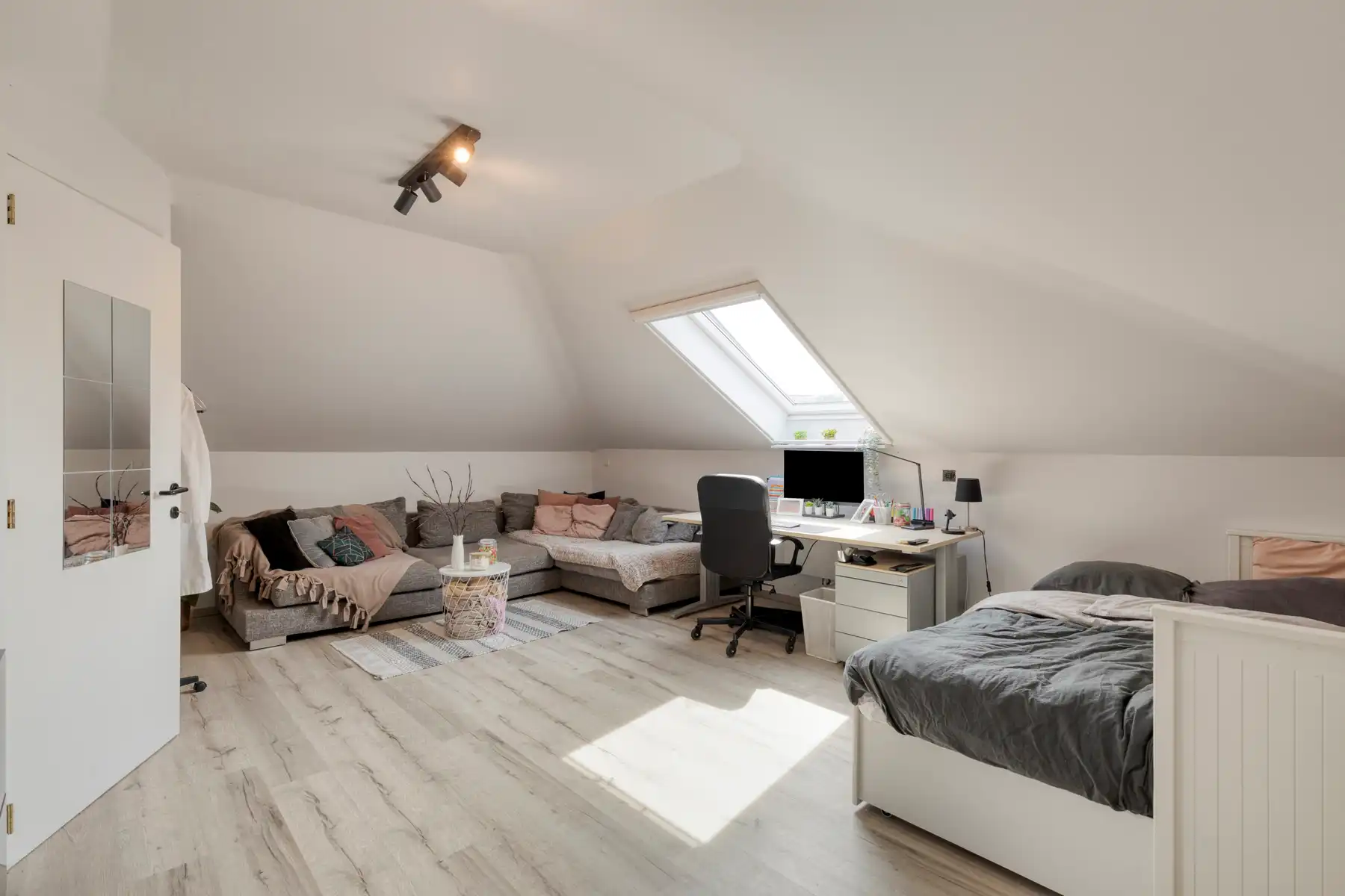 TE KOOP - Villa met 5 slaapkamers en 2 badkamers uit 2001 foto 19