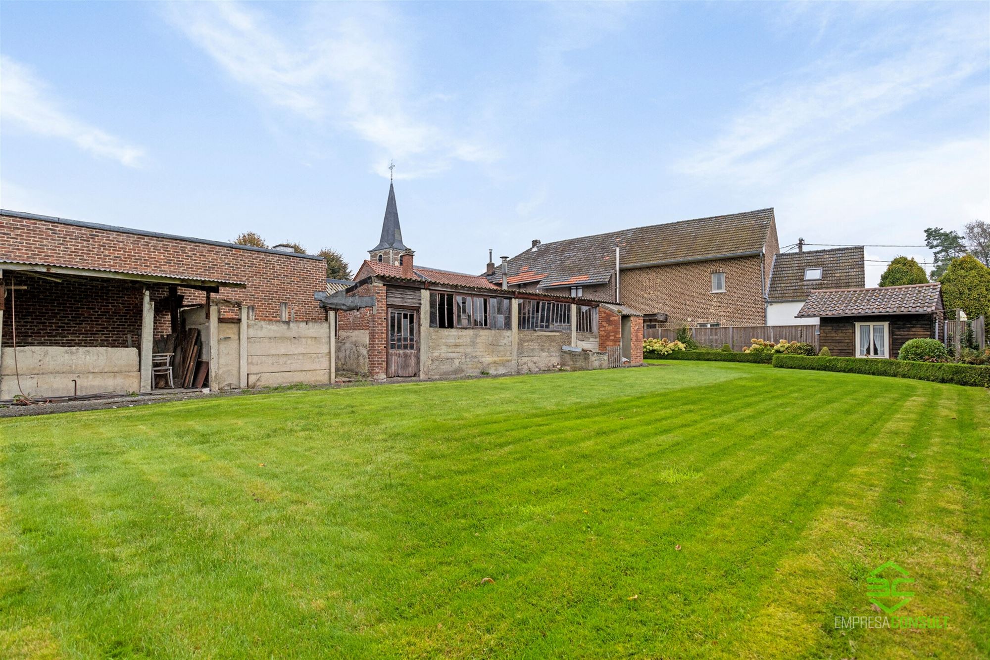 Dubbelwoonst met polyvalente zaal van 180m² in Budingen! foto 51