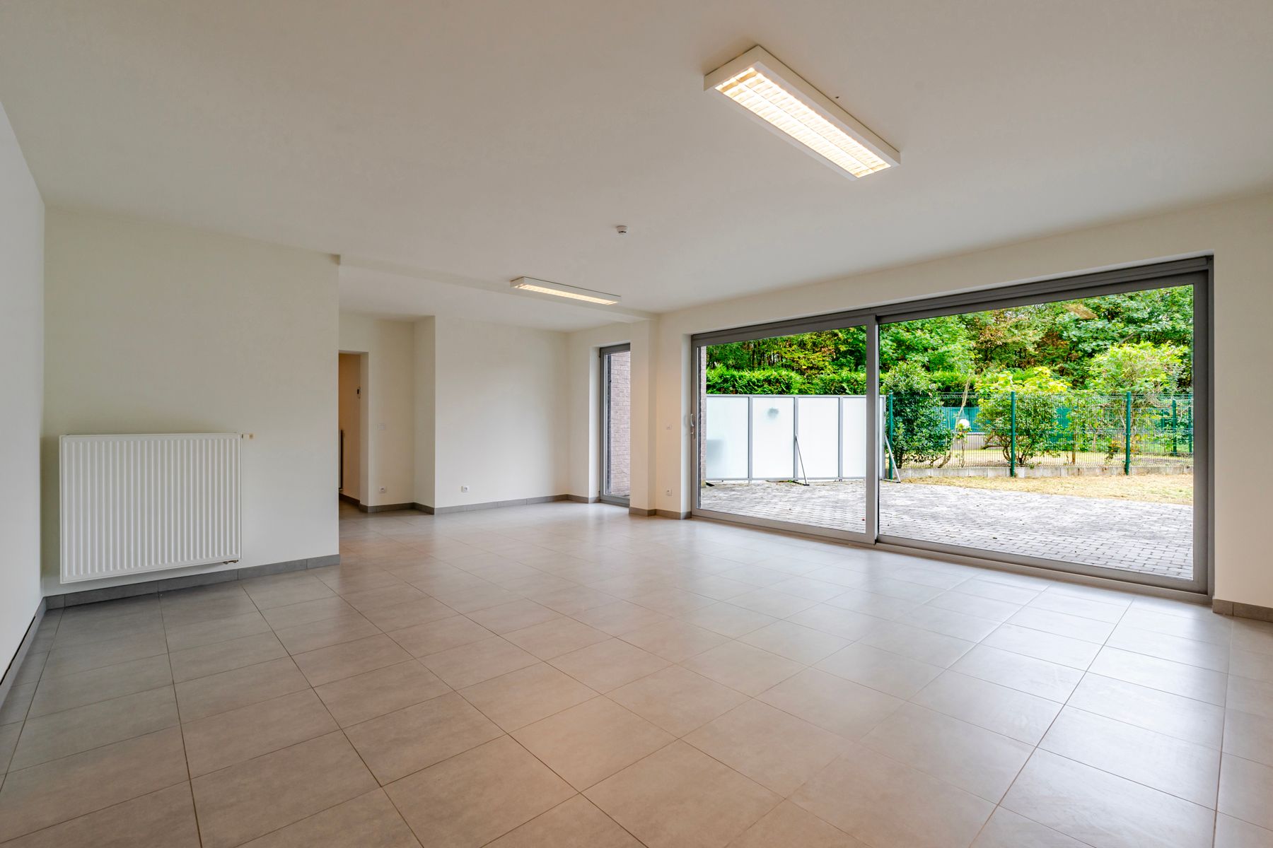 Instapklaar 2 slaapkamer appartement met grote tuin foto {{pictureIndex}}