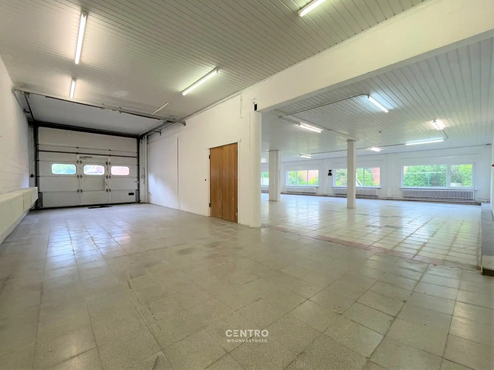 Instapklare woning met 4/5 slpks en RUIM magazijn! foto 25