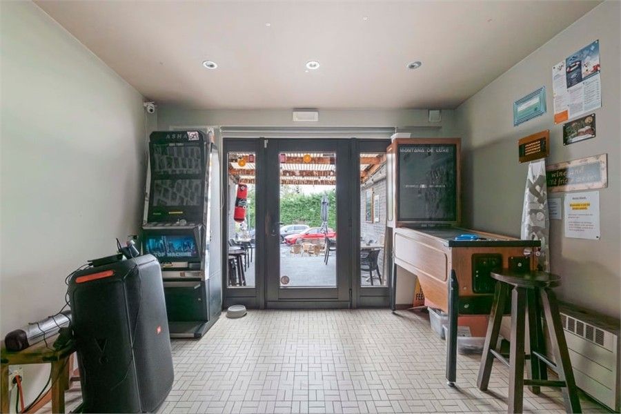 HANDELSHUIS MET PARKING OP EEN TOPLOCATIE IN LINTER foto 10