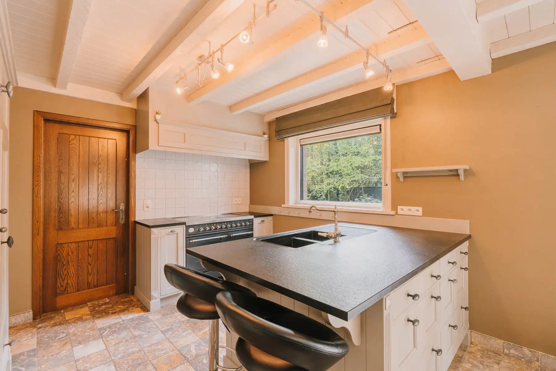 Karaktervolle woning op een uniek perceel in het groen foto 7
