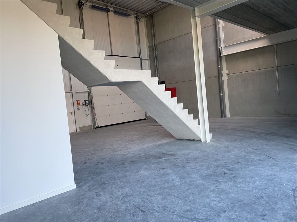 Zeer veelzijdige KMO-unit met goede zichtbaarheid foto 21