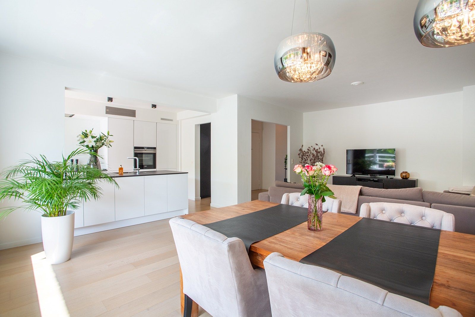Gerenoveerd appartement met 2 terrassen foto 10