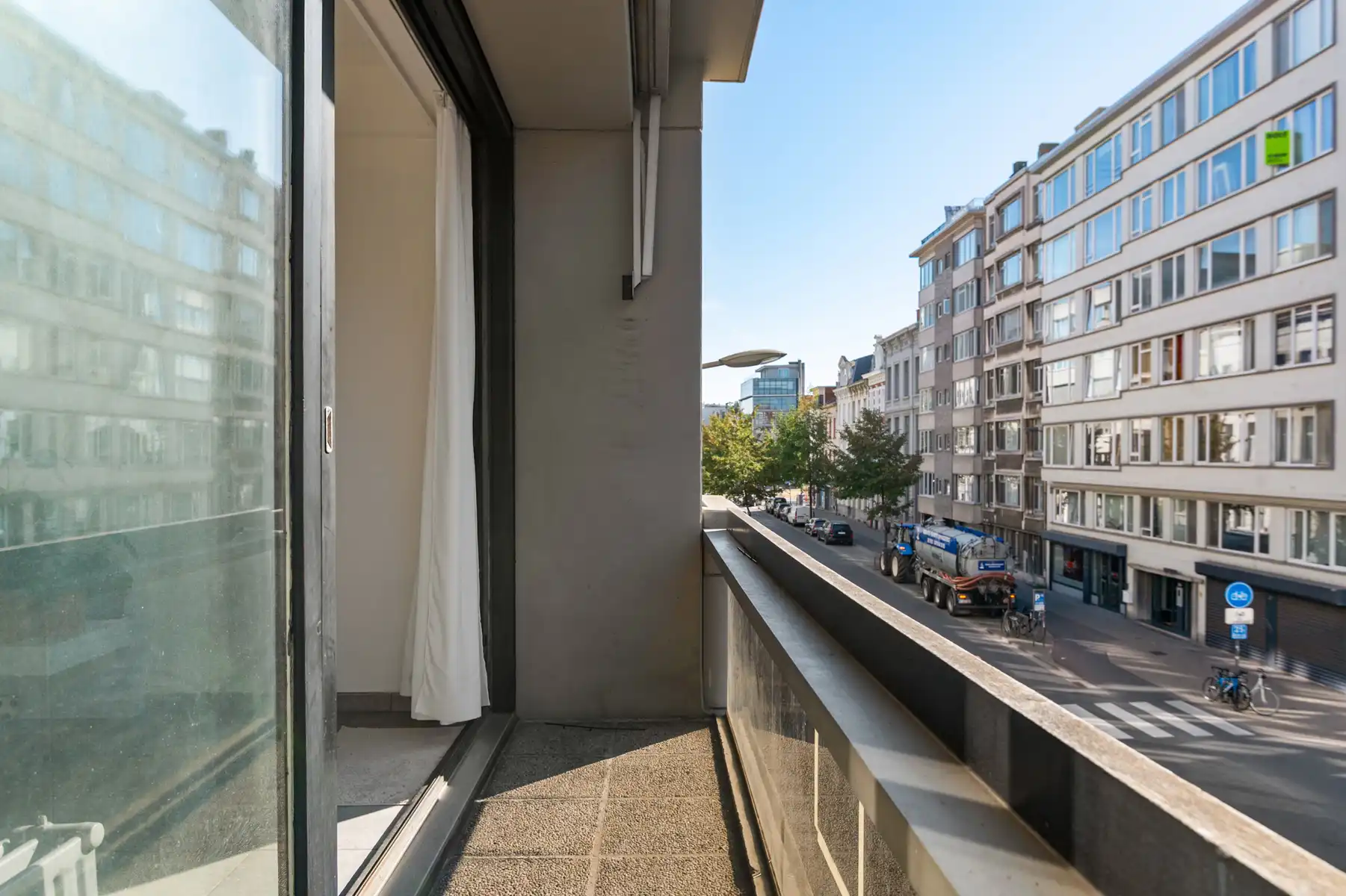Ruim 3-slaapkamer appartement met terras op toplocatie foto 13