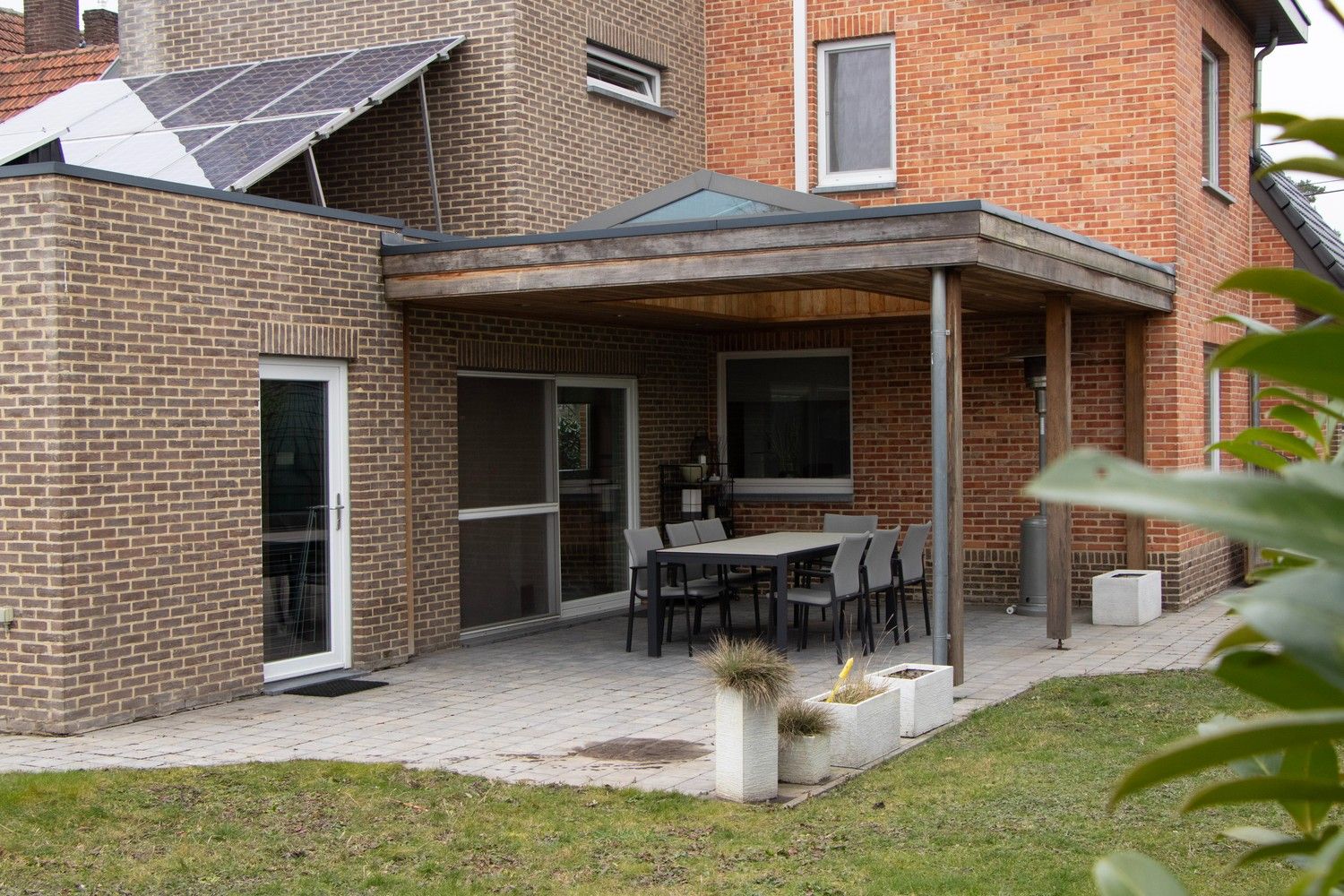 Heerlijk wonen in het groen: karaktervolle, gerenoveerde woning met jacuzzi in Zutendaal foto 23