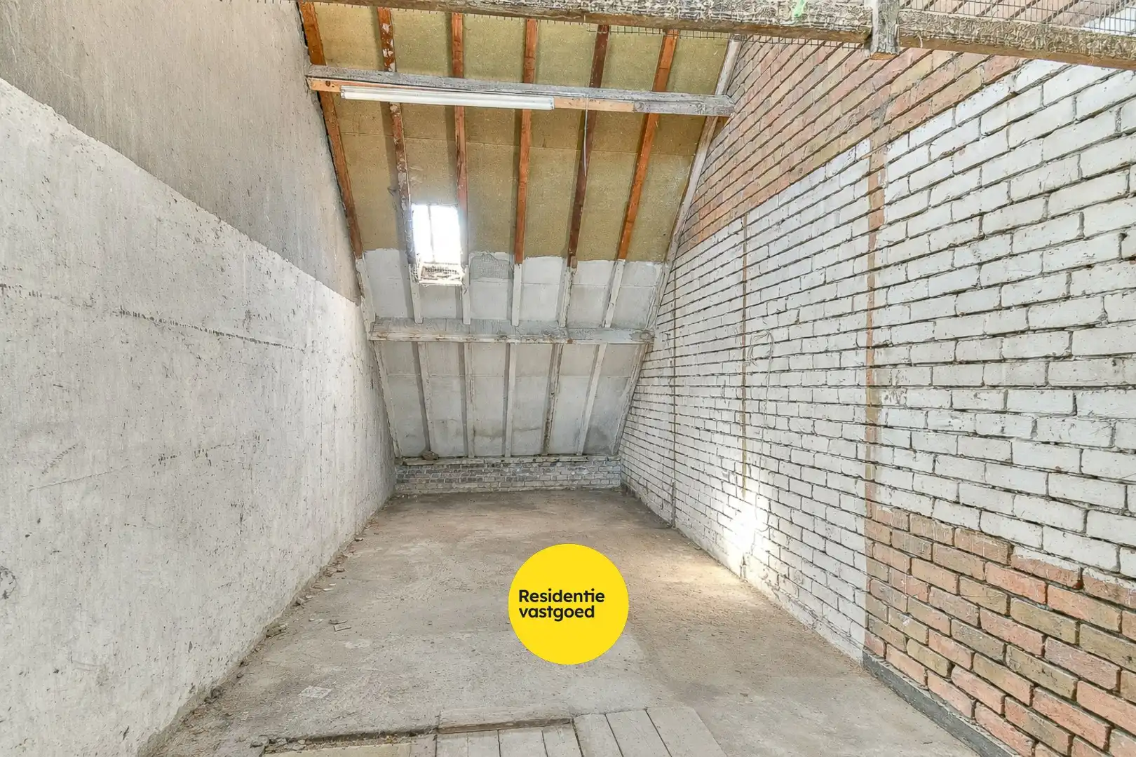 Te renoveren halfopen bebouwing met tuin en groot potentieel foto 10