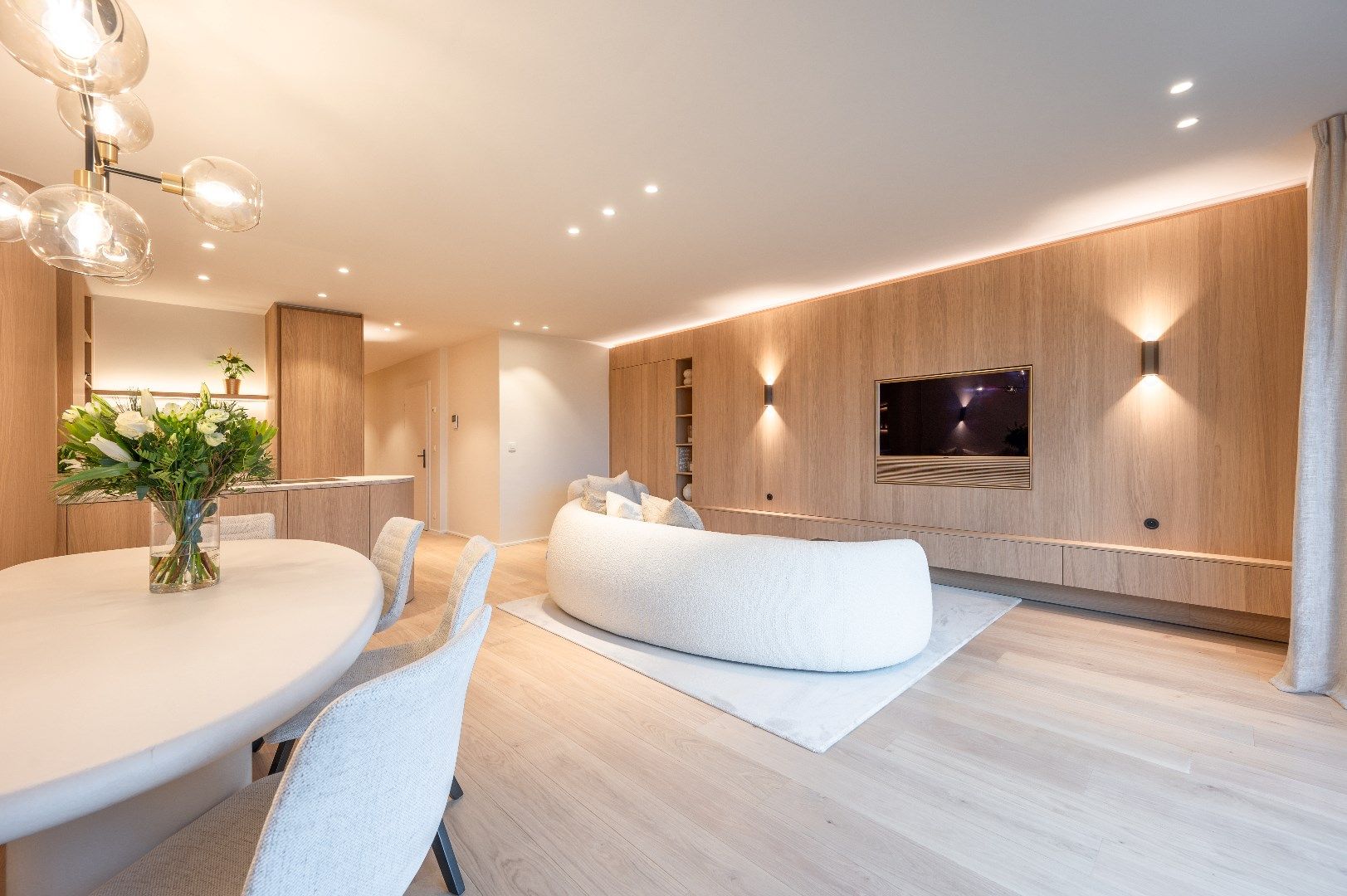 Gerenoveerd appartement met 3 slaapkamers op een zeer centrale locatie in Knokke foto 3