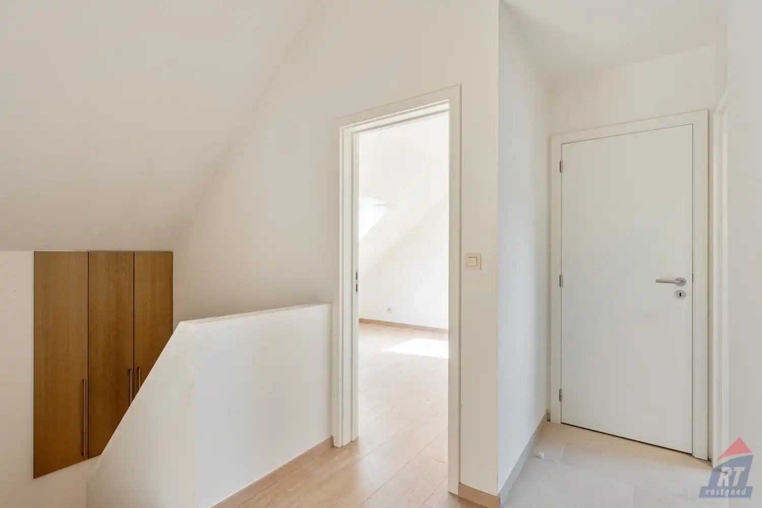 Veelzijdig pand met praktijkruimte en duplex appartement op toplocatie in Sint-Truiden foto 34