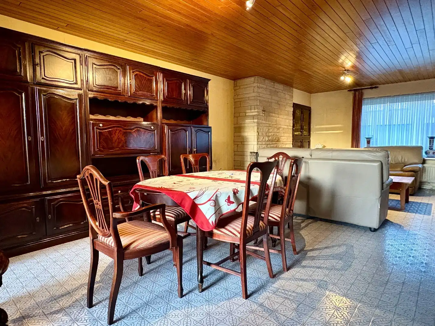 Grote hoekwoning te koop in de Bosmolens te Izegem met 3 slaapkamers, ruime tuin en een zolder met veel mogelijkheden. foto 4