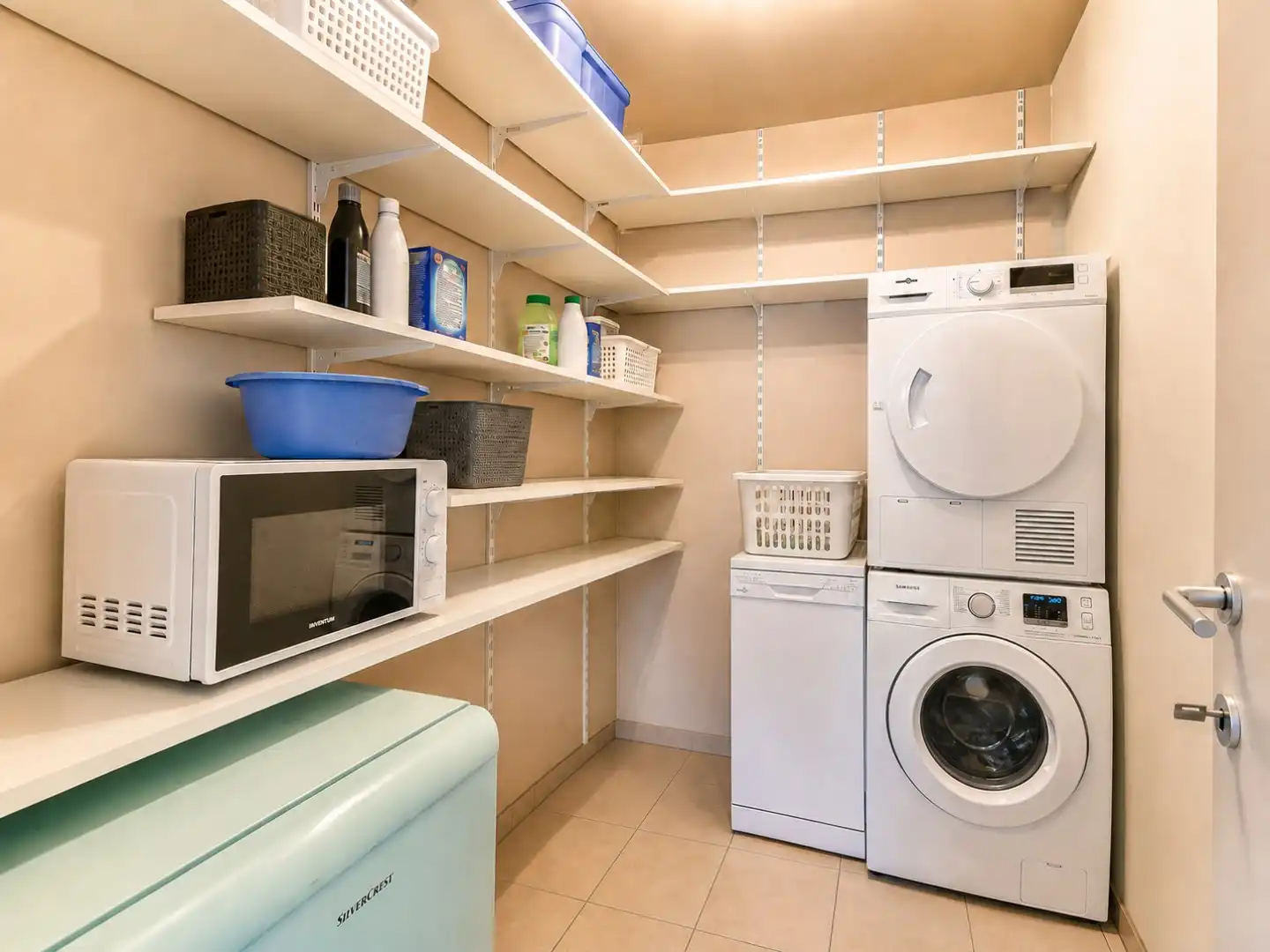 Instapklaar appartement met twee slaapkamers en ruim zonneterras van 23m² op rustige ligging te Gistel foto 9
