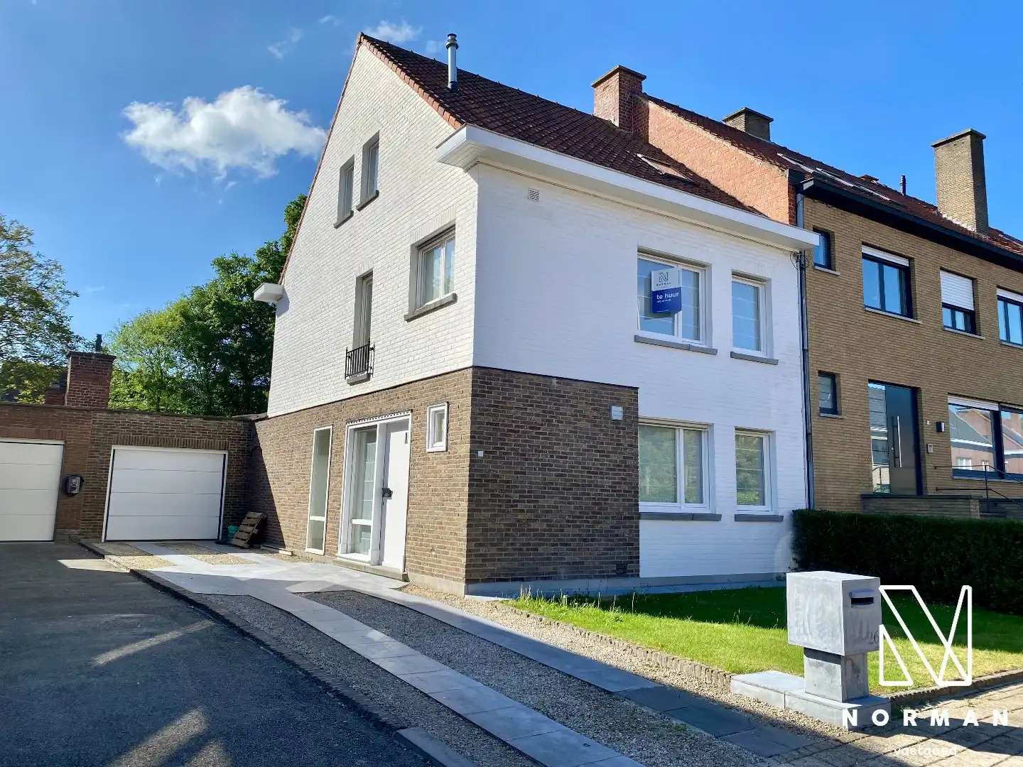 Halfopen woning te huur in het centrum van Kortrijk op een topligging! foto {{pictureIndex}}