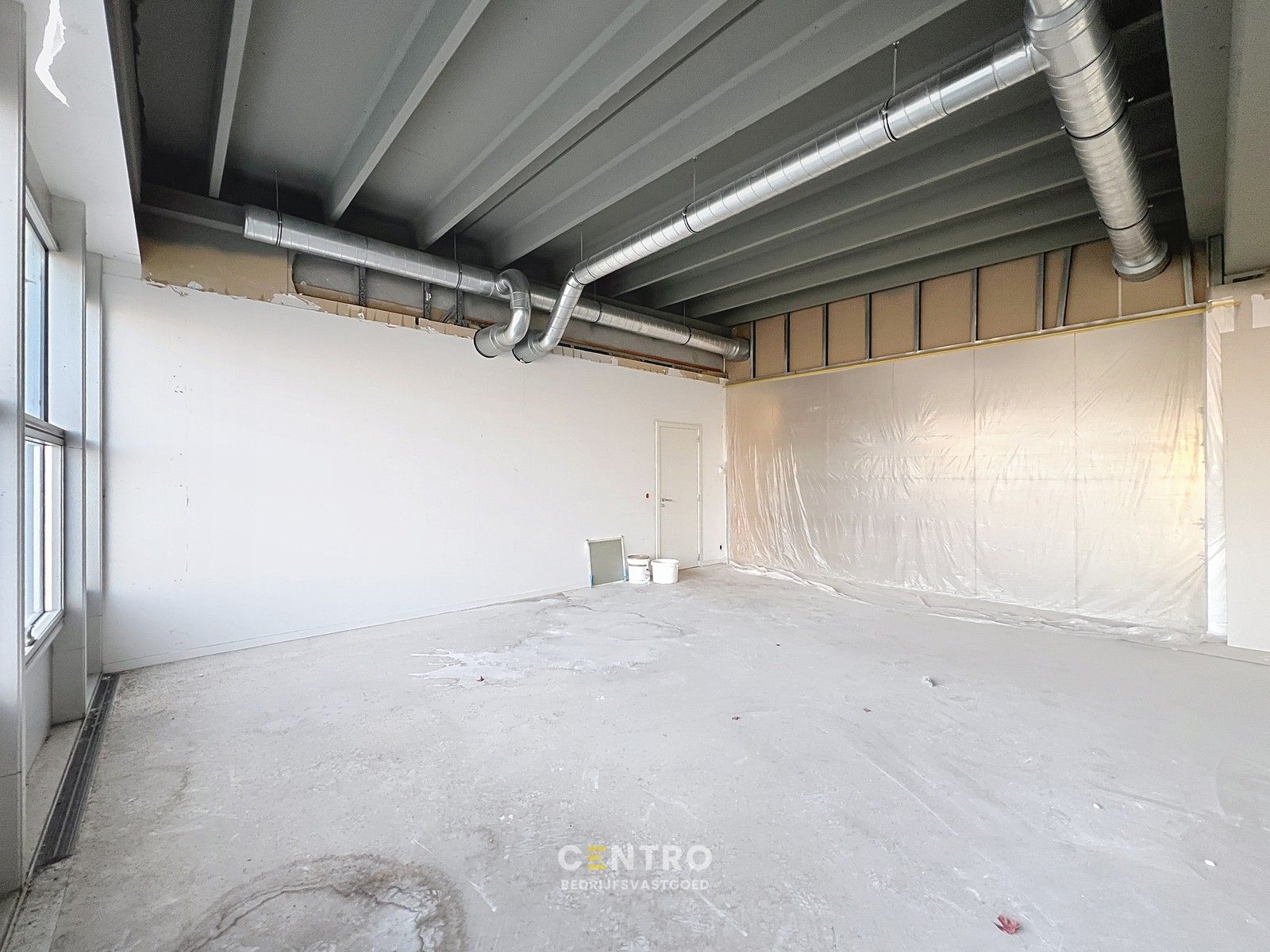 Energiezuinige, vernieuwde SERVICED kantoorruimte op Ieper Business Park! foto 7