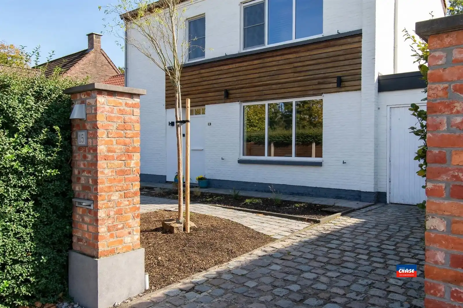 Ruime gezinswoning met drie slaapkamers, ruime tuin en oprit foto 24