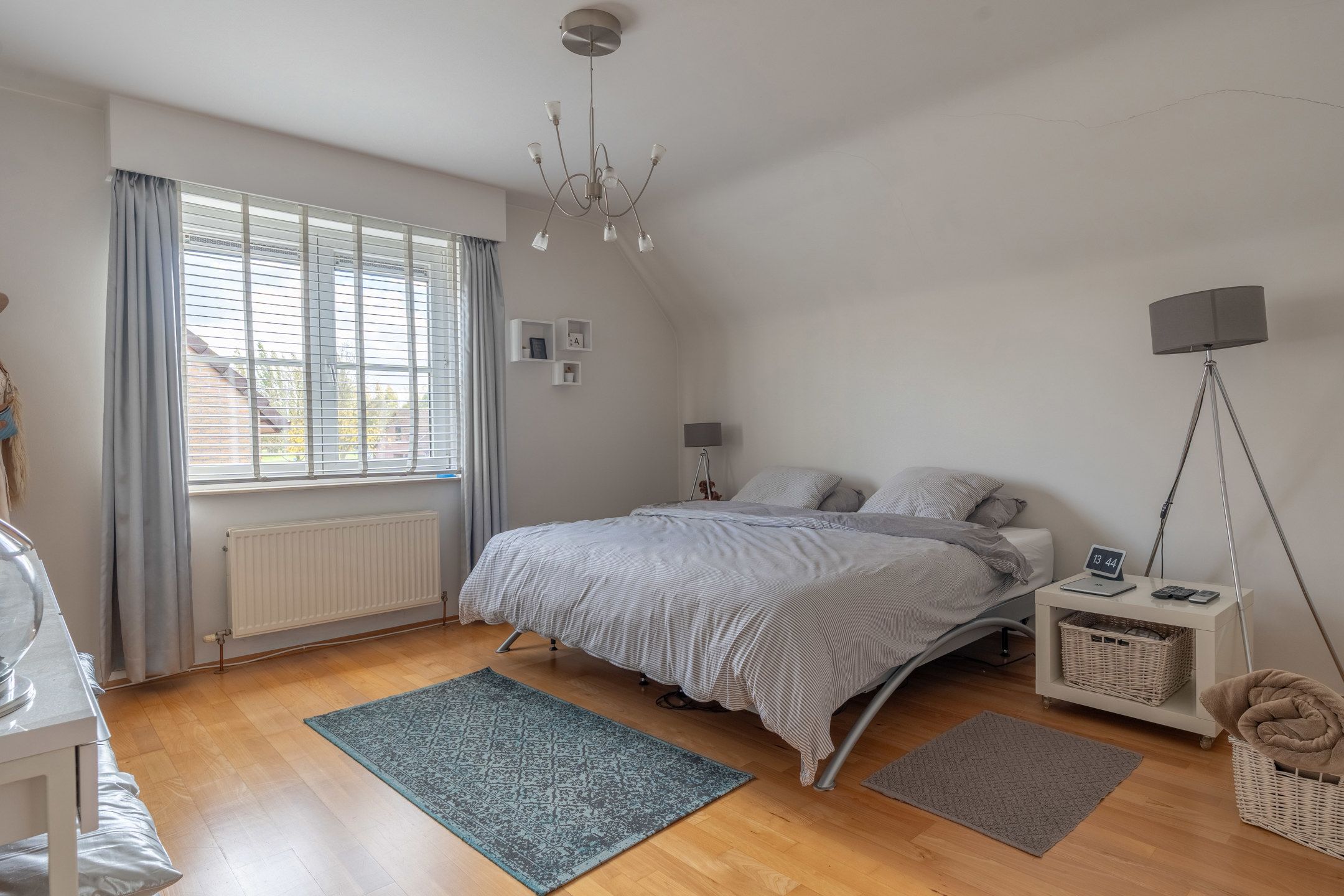 Ruime gezinswoning met 4 slpk's, tuin en garage te Turnhout. foto 15