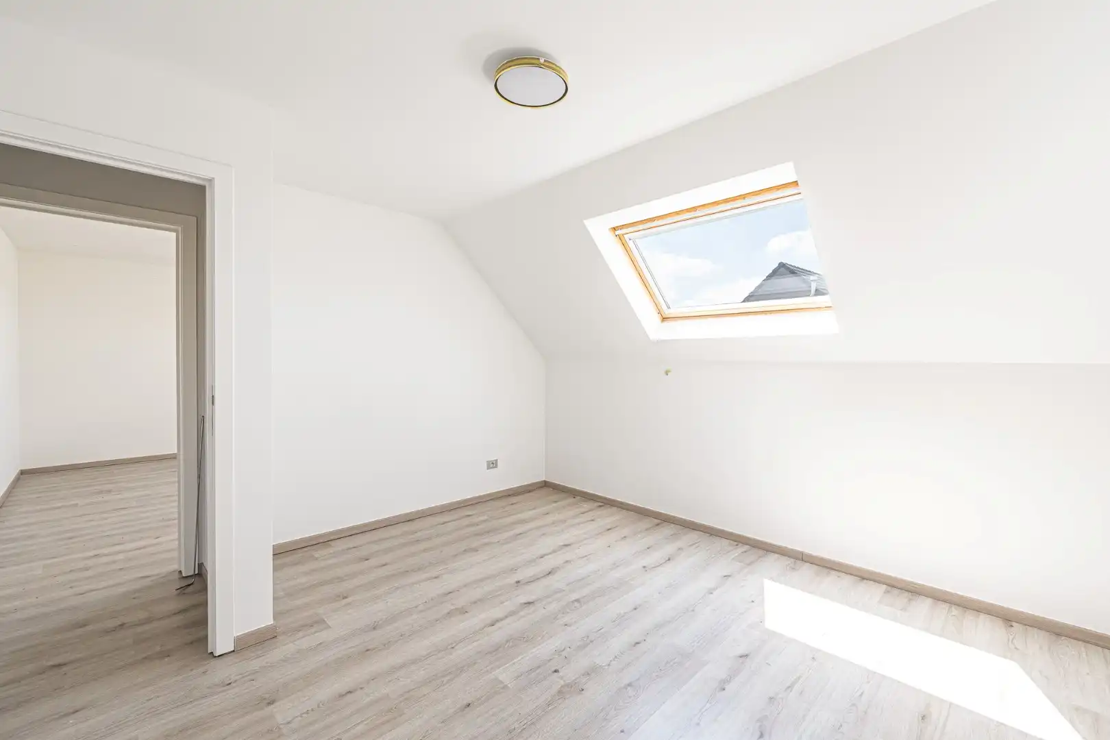 Instapklare woning met 3 slaapkamers, garage en zonnige tuin in Dadizele foto 15