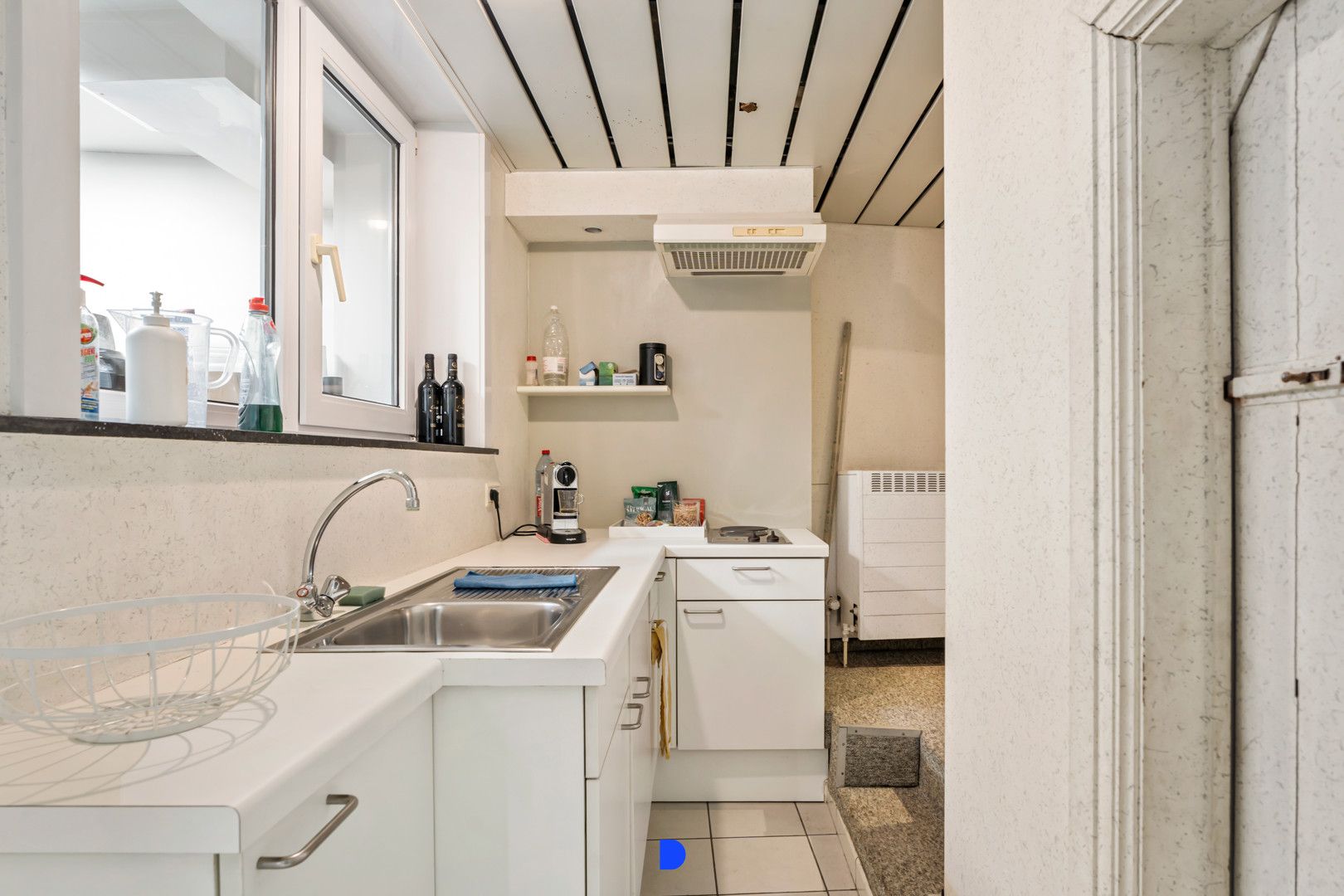 Instapklare kantoorruimte met appartement centrum Meulebeke foto 9