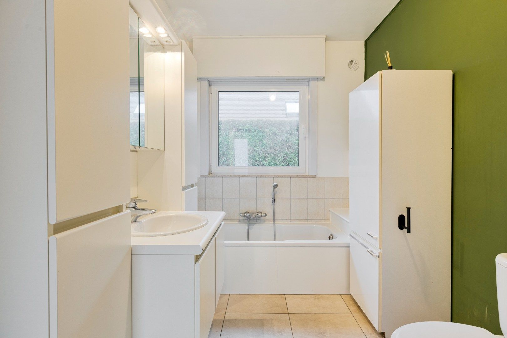 Zeer degelijke villa op 947 m² in het centrum van Rekkem! foto 9