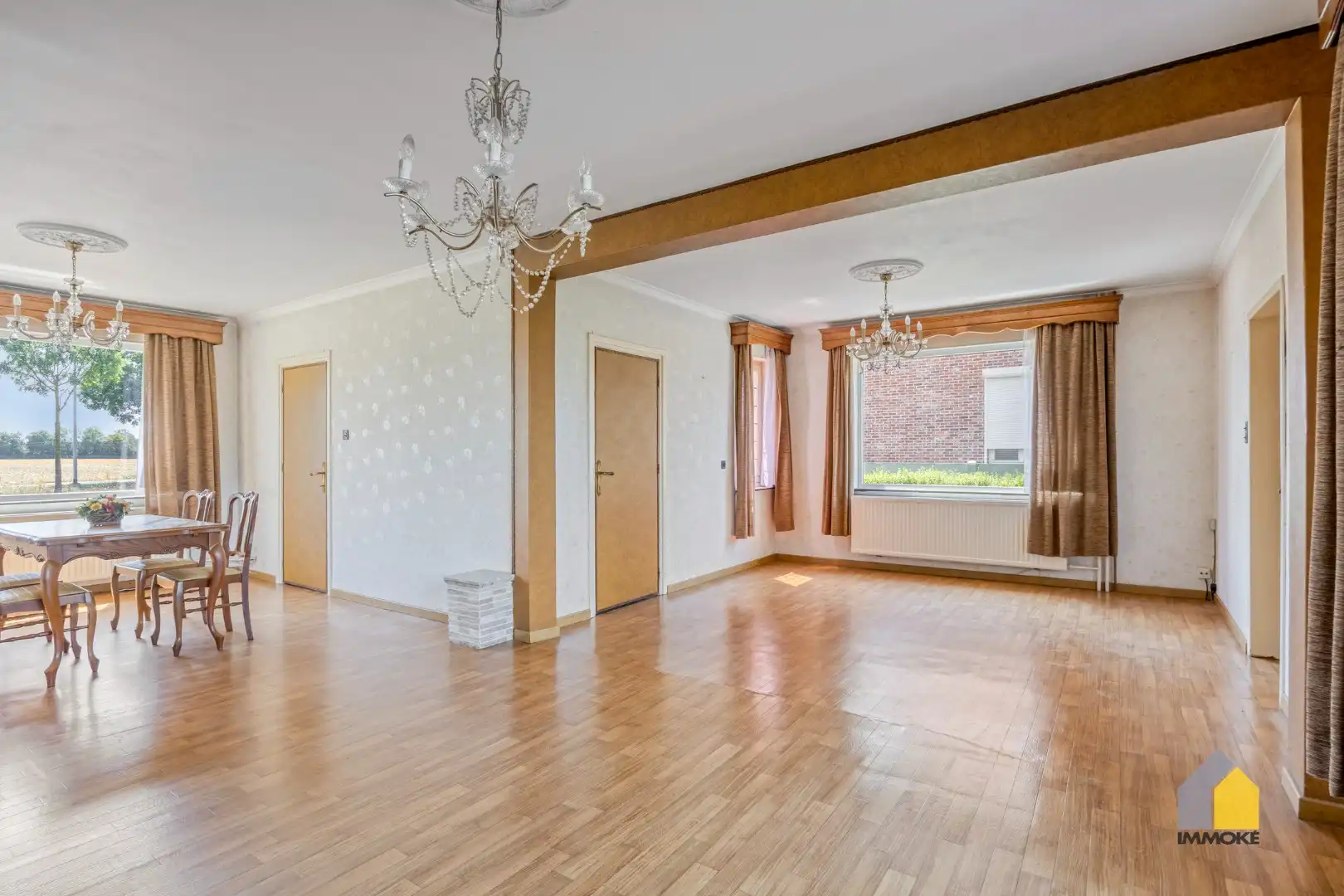 Karaktervolle, halfvrijstaande woning op 7a 31ca met aangrenzend weiland 16a 50ca. foto 2