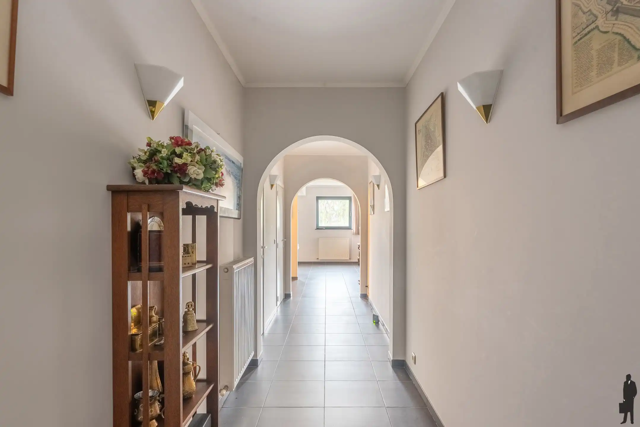 Ontdek dit uitzonderlijk ruime en goed gelegen appartement in het hart van Hoogstraten. Met een royale woonruimte van maar liefst 80 m² foto 3