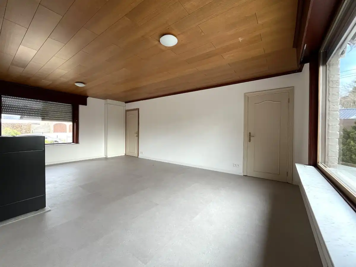 Zonnebeke – Volledig gerenoveerde woning met tuin foto 4