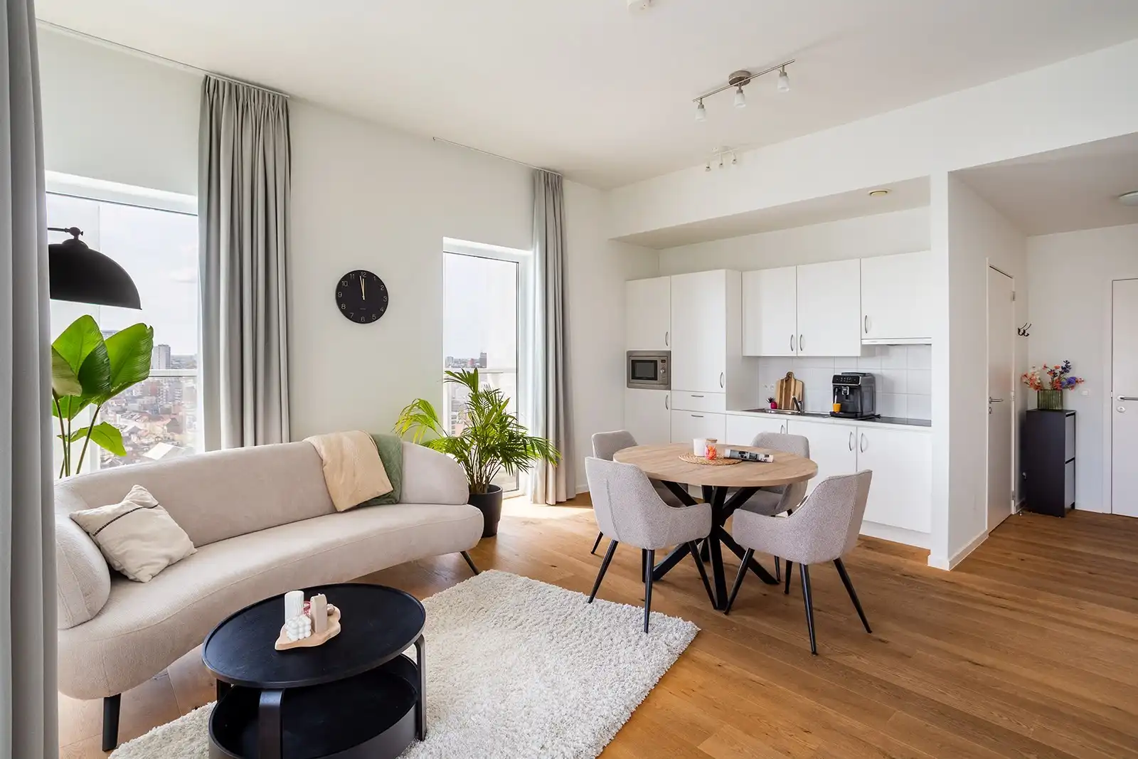 Stijlvol wonen met fenomenaal uitzicht foto 2