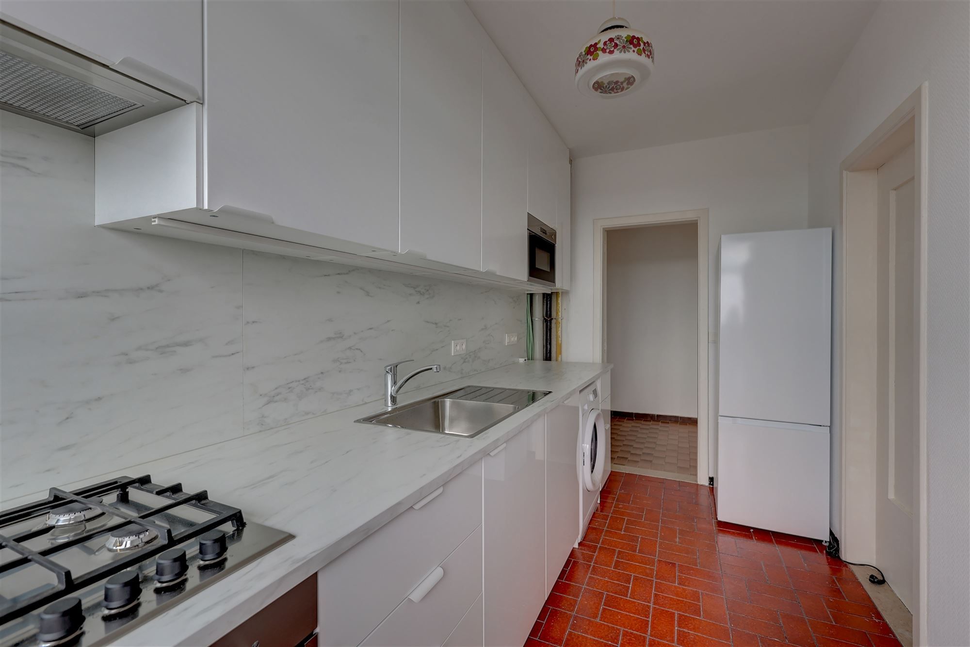 Gerenoveerd appartement met drie slaapkamers en terras in Wilrijk foto 6