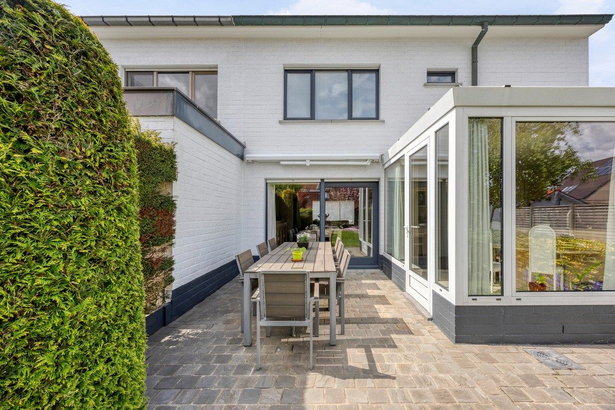 Halfopen woning met 3 slaapkamers en dubbele garage foto 20