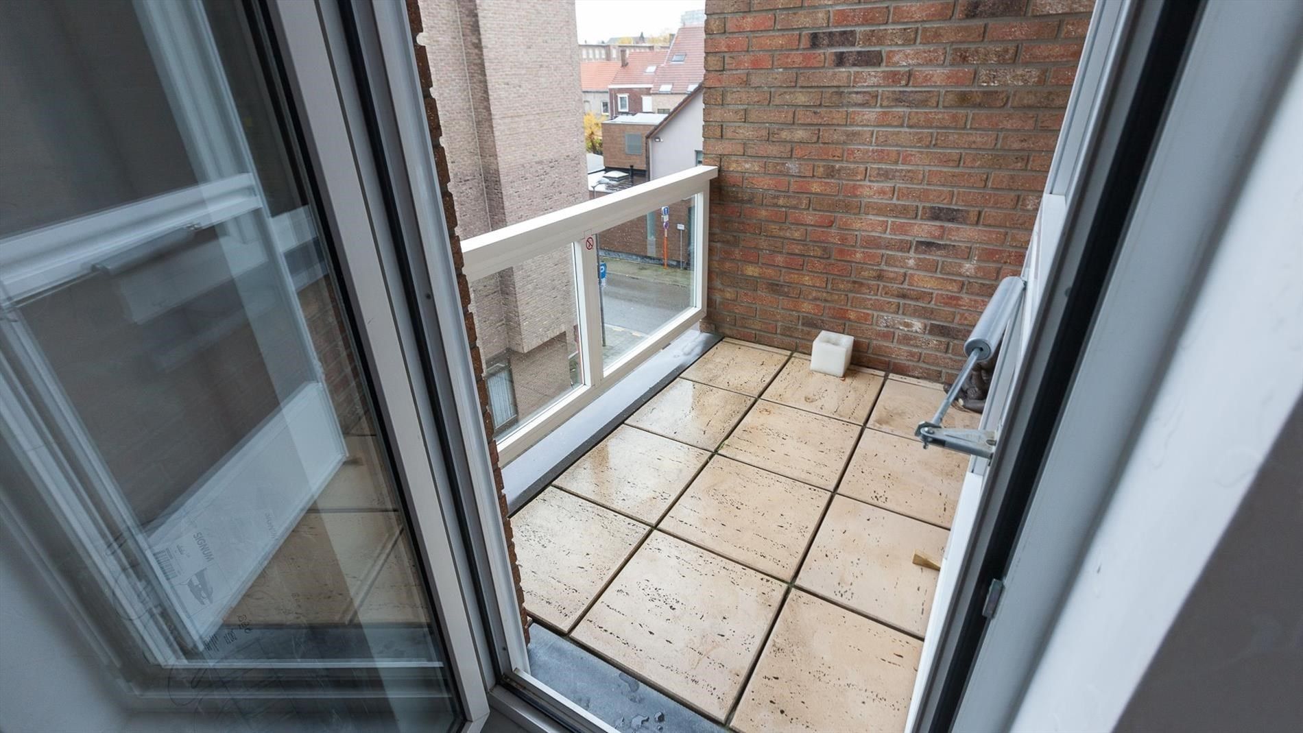 Ruim app. met 2 slpks, terras, optionele garage en kelder foto 5