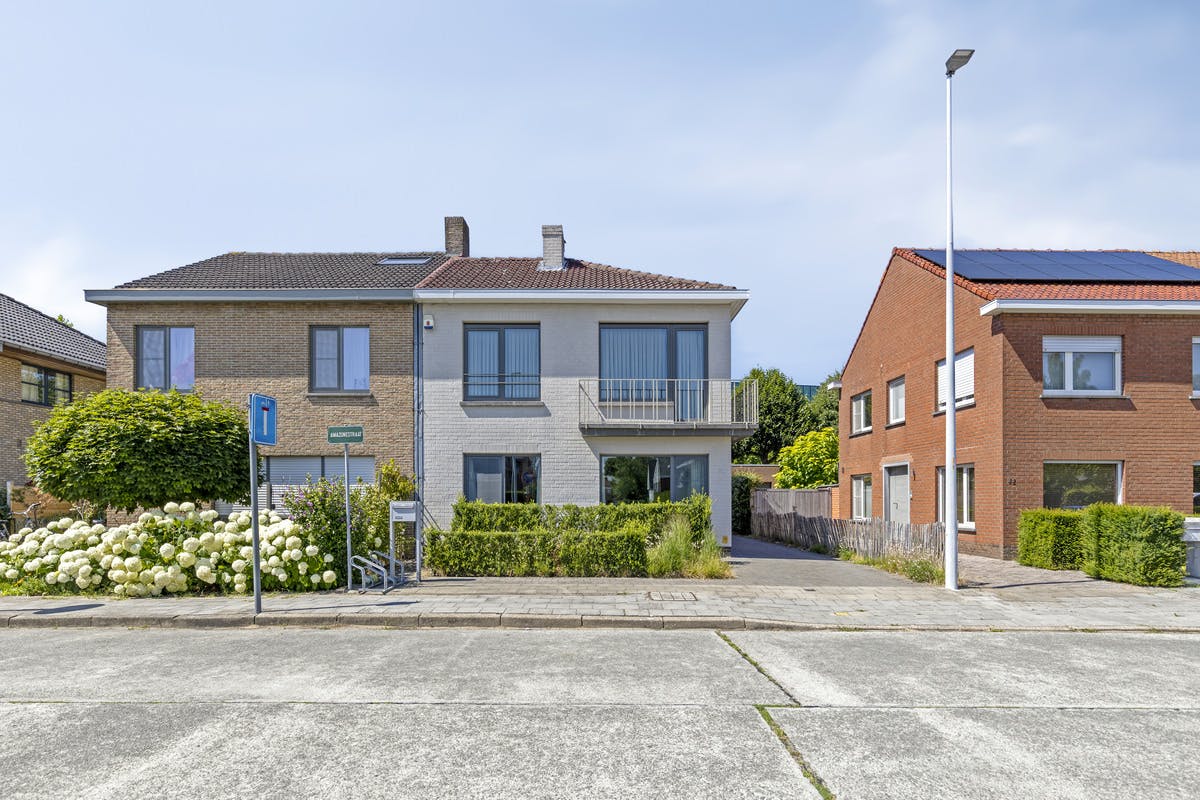 Uniek pand met appartement en 3 studentenkamers in Sint-Michiels foto 16