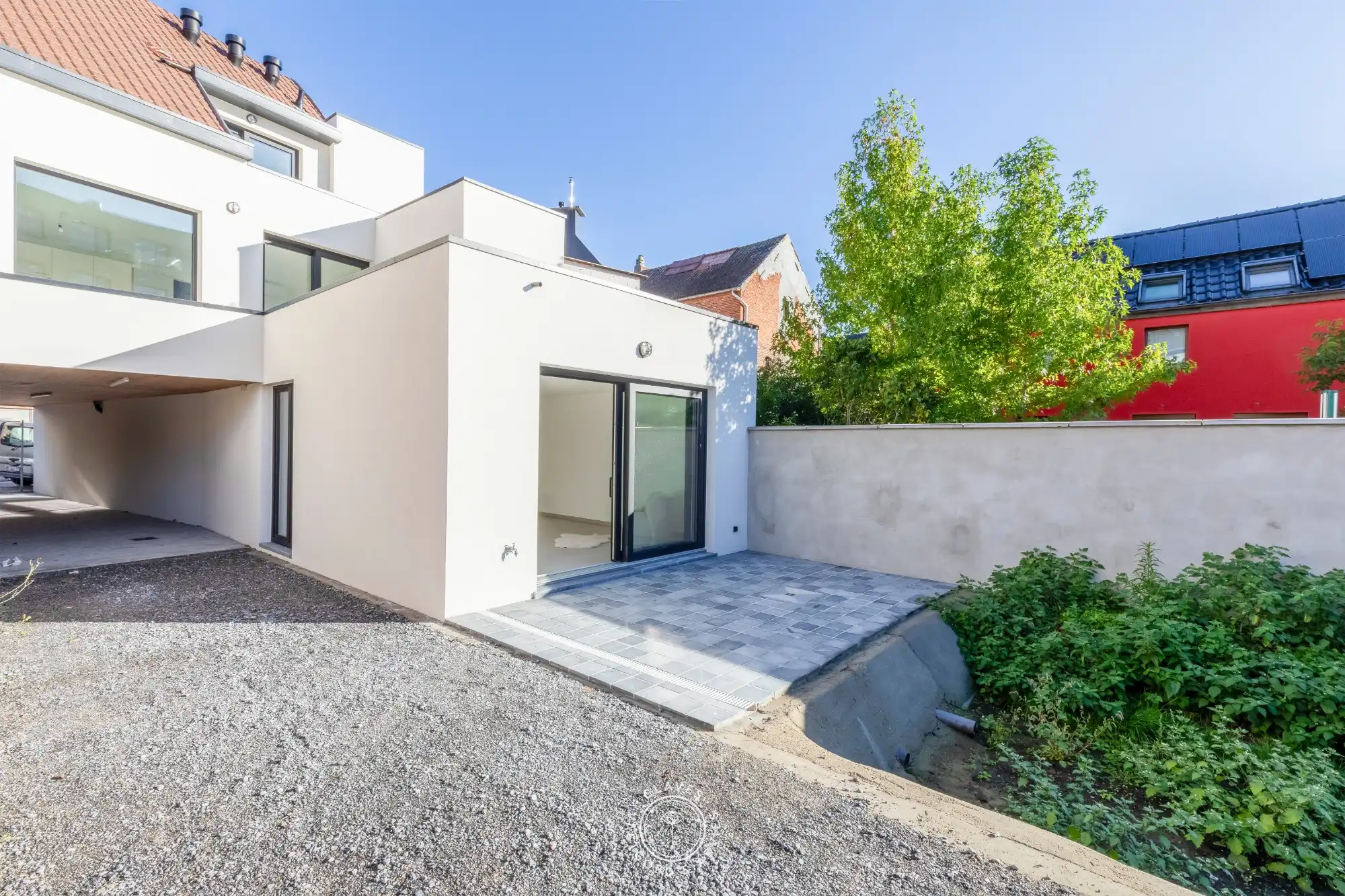 Ingrijpende energetische renovatie: gelijkvloers appartement met een zonnig terras aan 2% foto 10