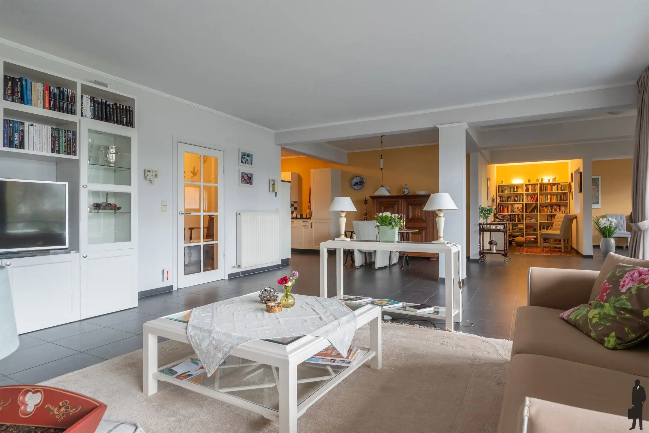 Ontdek dit uitzonderlijk ruime en goed gelegen appartement in het hart van Hoogstraten. Met een royale woonruimte van maar liefst 80 m² foto 8