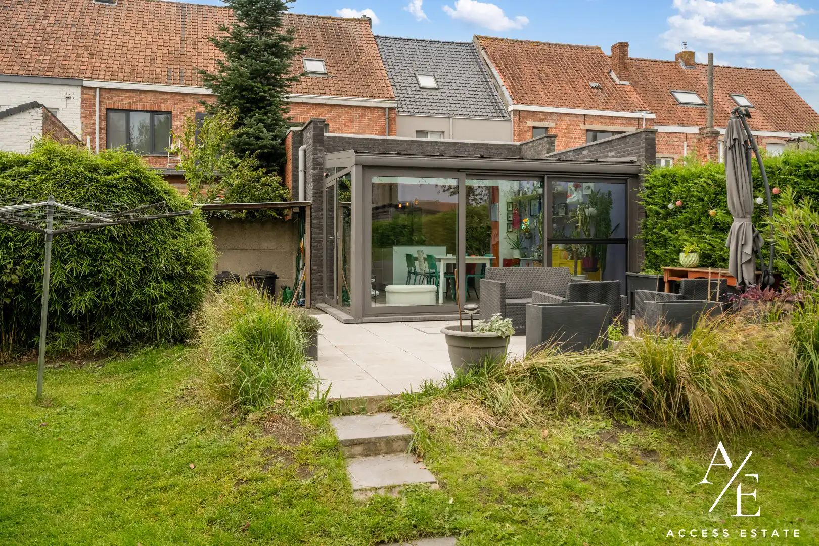 Ruime, gerenoveerde woning met prachtige stadstuin (600m²) en dubbele garage foto 26