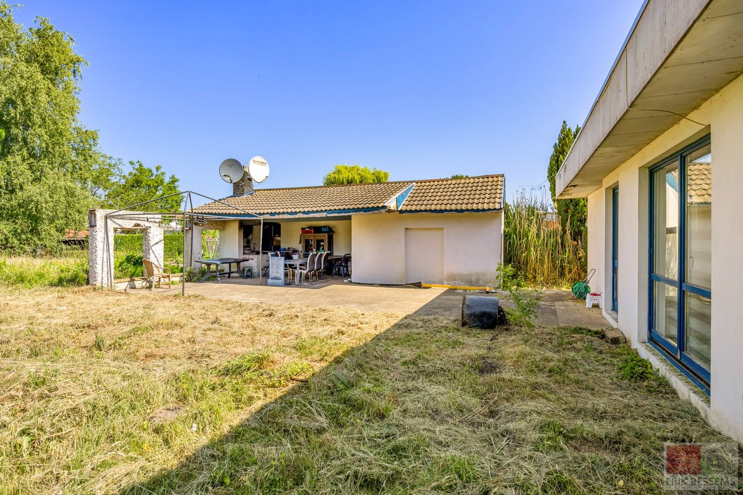 Op te frissen, vrijstaande woning met veel potentieel op royaal perceel van 1080 m², deze te moderniseren woning combineert een bewoonbare oppervlakte van 199 m² foto 27