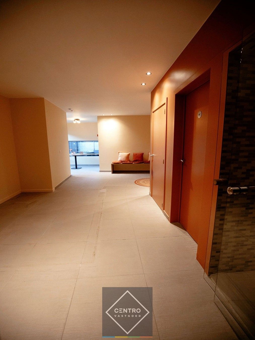 Instapklaar handelspand met wellness, appartement én verhuurde broodjeszaak – toplocatie in Sint-Eloois-Winkel (Ledegem). foto 13