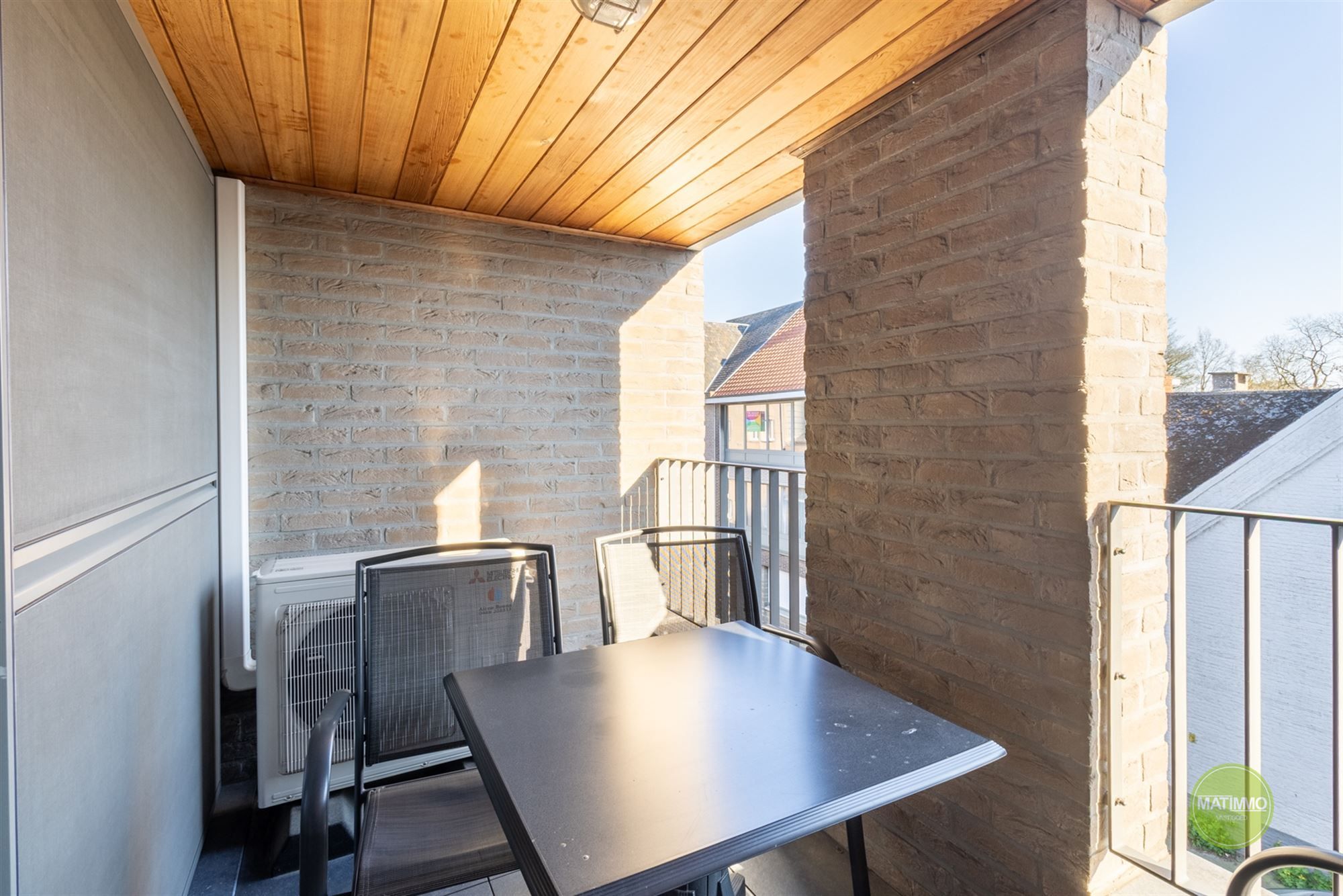 Instapklaar appartement met terras in Geel foto 11