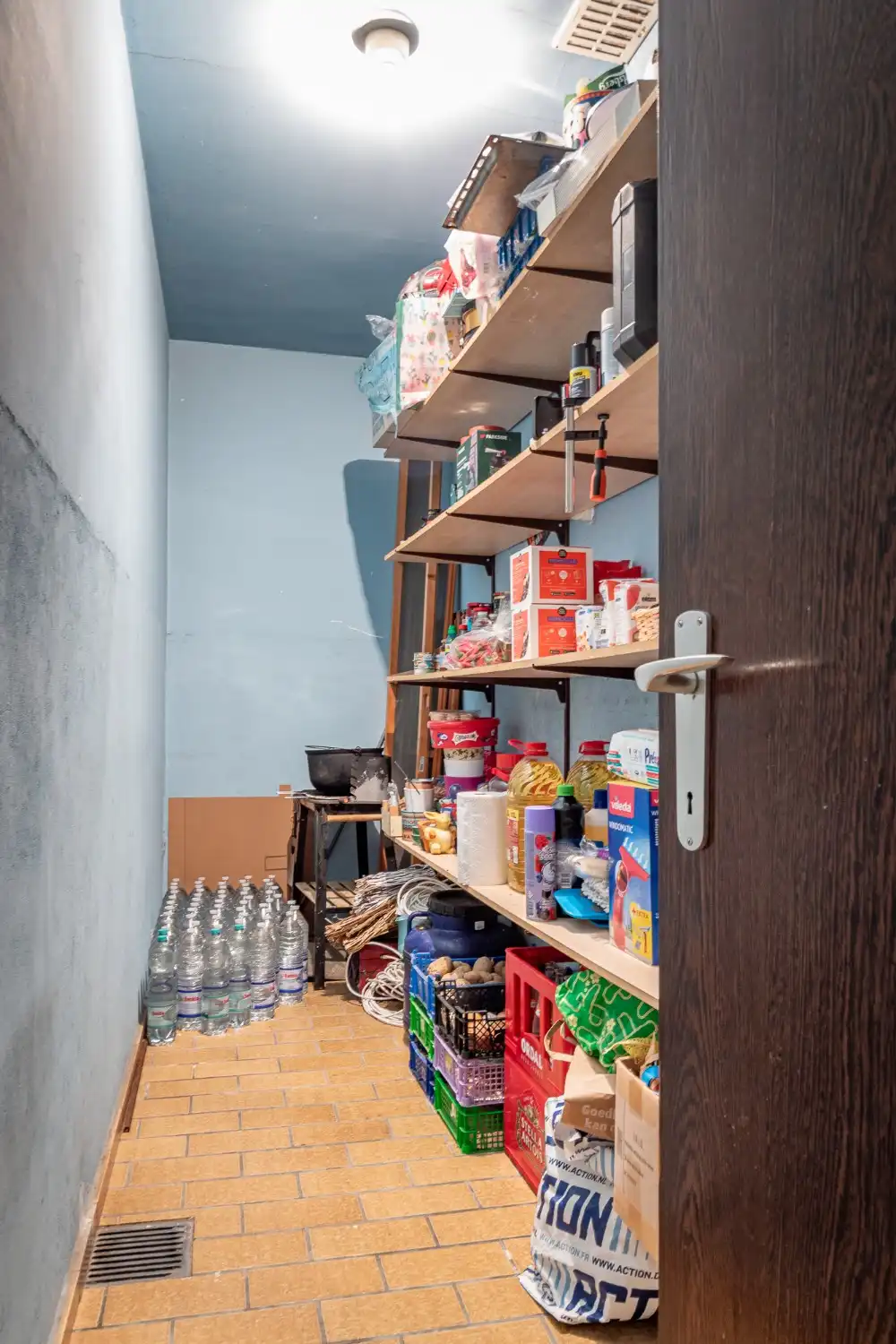 Handelsgelijkvloers en appartement op toplocatie te Tielt foto 14