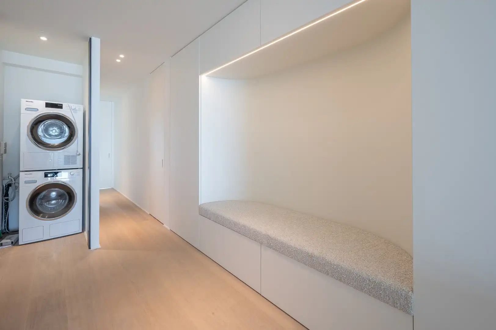 Magnifiek appartement op de wandeldijk in het Zoute, met adembenemend frontaal zeezicht. foto 14