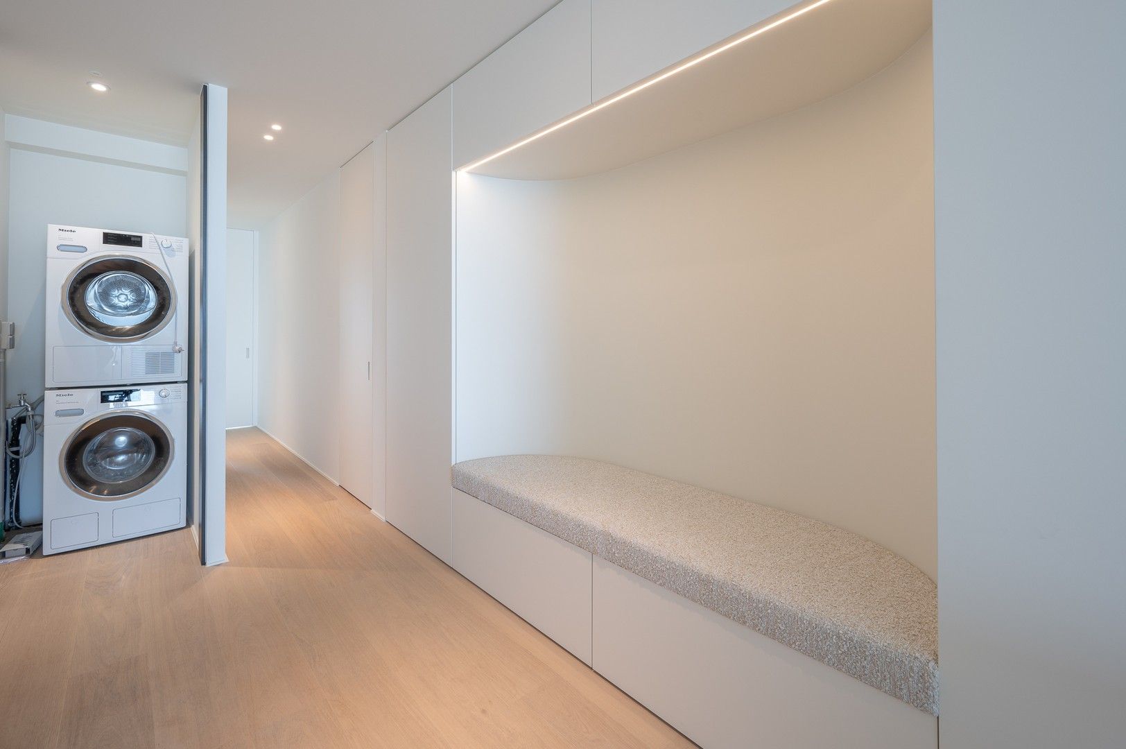 Magnifiek appartement op de wandeldijk in het Zoute, met adembenemend frontaal zeezicht. foto 14