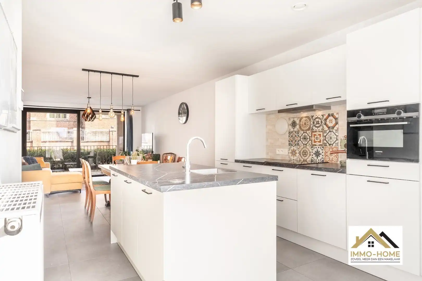 Gelijkvloers appartement met twee terrassen en autostaanplaats!! foto 2