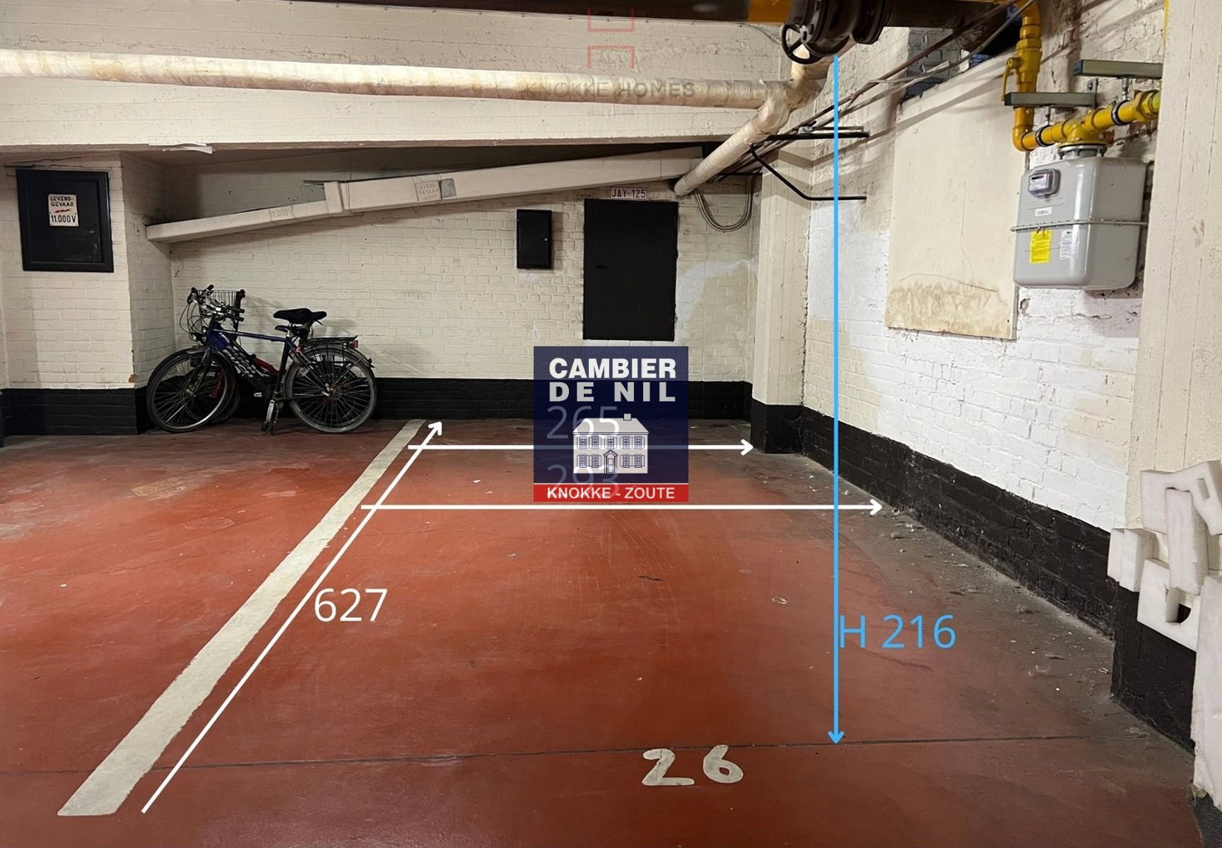 Ruime parkeerplaats nabij de Zeedijk  foto {{pictureIndex}}