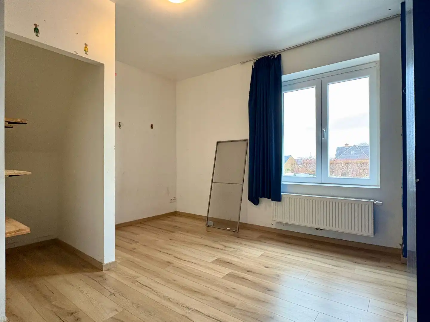 Totaal gerenoveerde woning met 305 m² bew. Opp., 4slks + gelijkvloerse kamer. foto 11