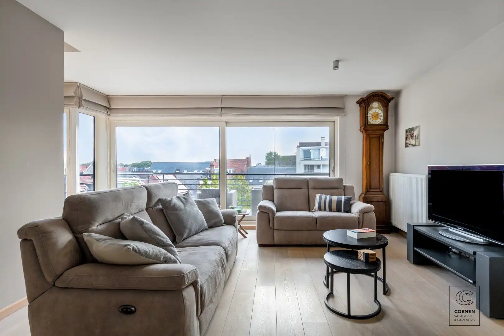 Prachtig duplux appartement met een bew. opp. van 120 m², twee slpk en 2 x terras op een absolute toplocatie te  centrum Lier! foto {{pictureIndex}}