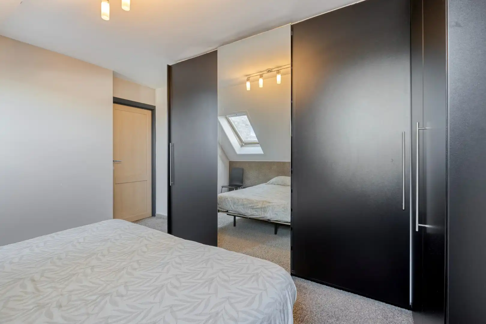 Ruim ingedeeld appartement met zonterrassen in het centrum. foto 22