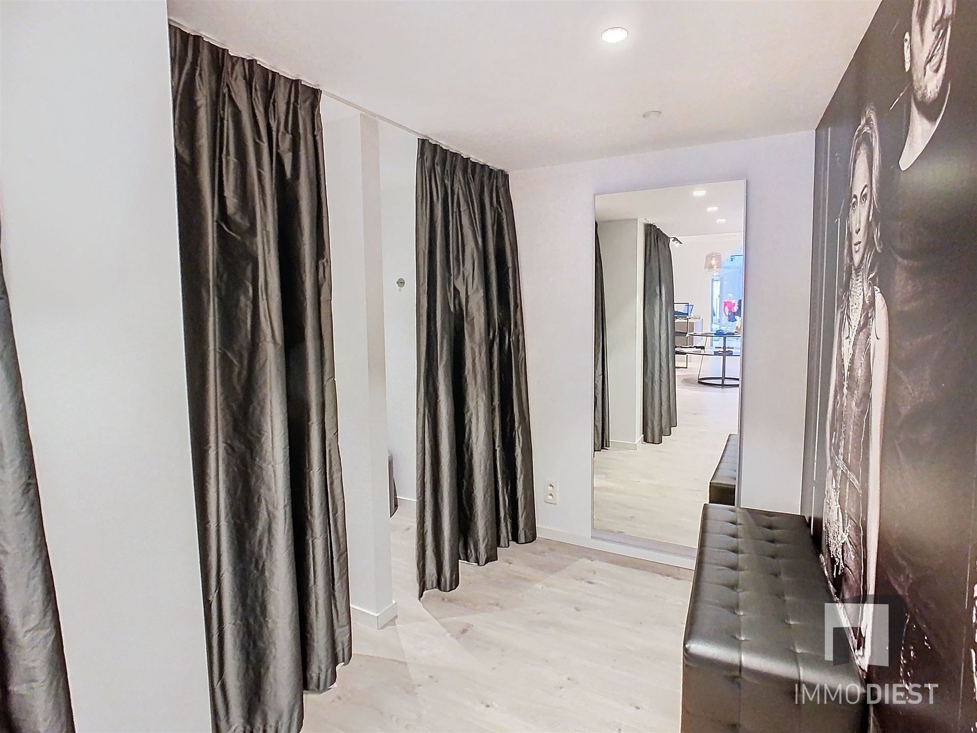 Ca. 200m² gelijkvloerse winkelruimte - uw conceptstore in het centrum van Diest foto 11