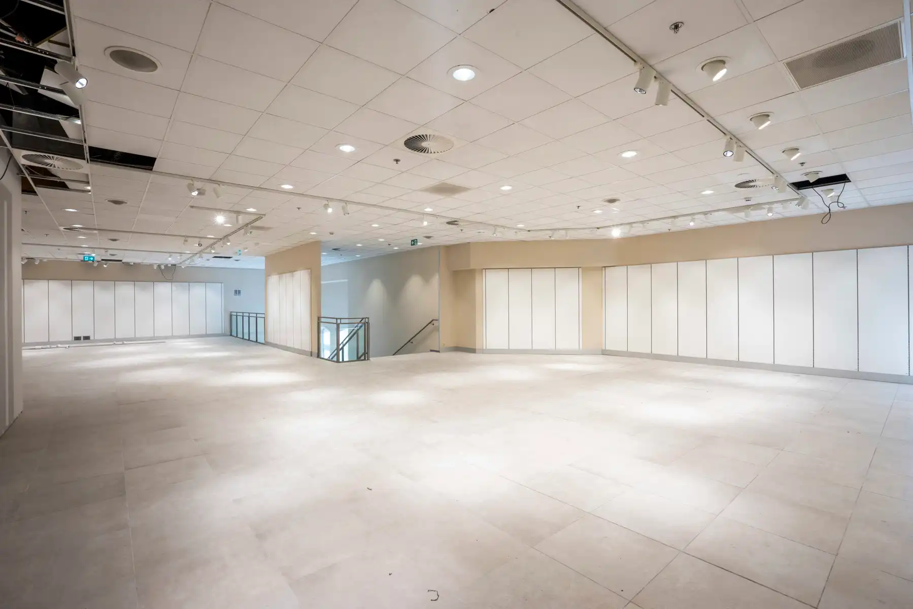 Commerciële toplocatie in Shopping Den Tir foto 6