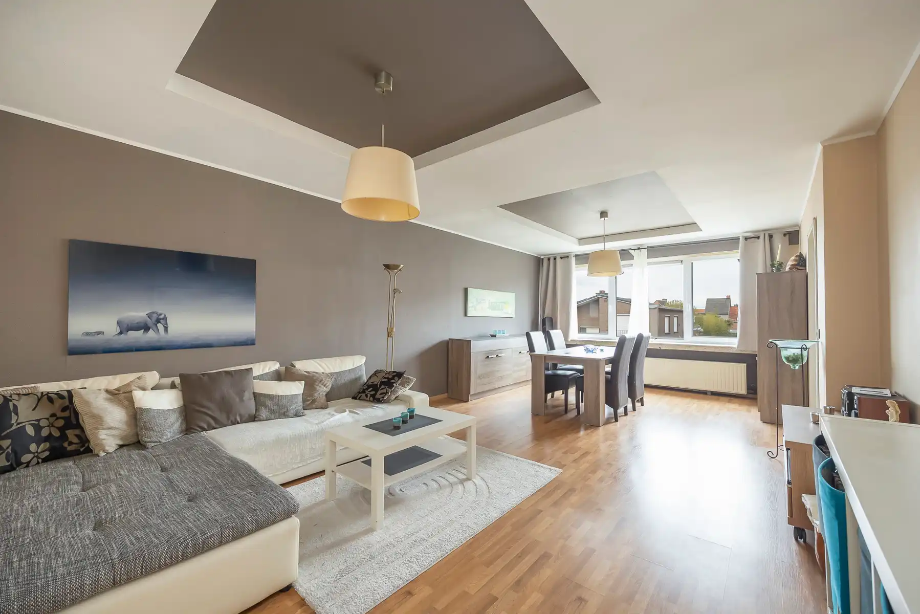 Appartement op de eerste verdieping, inclusief garage, nabij het centrum van Hoevenen! foto 2